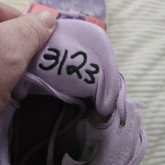 Nike Kyrie 7 Daughters Purple and Pink Basketball Shoes Size 7 - Picture 13 of 16